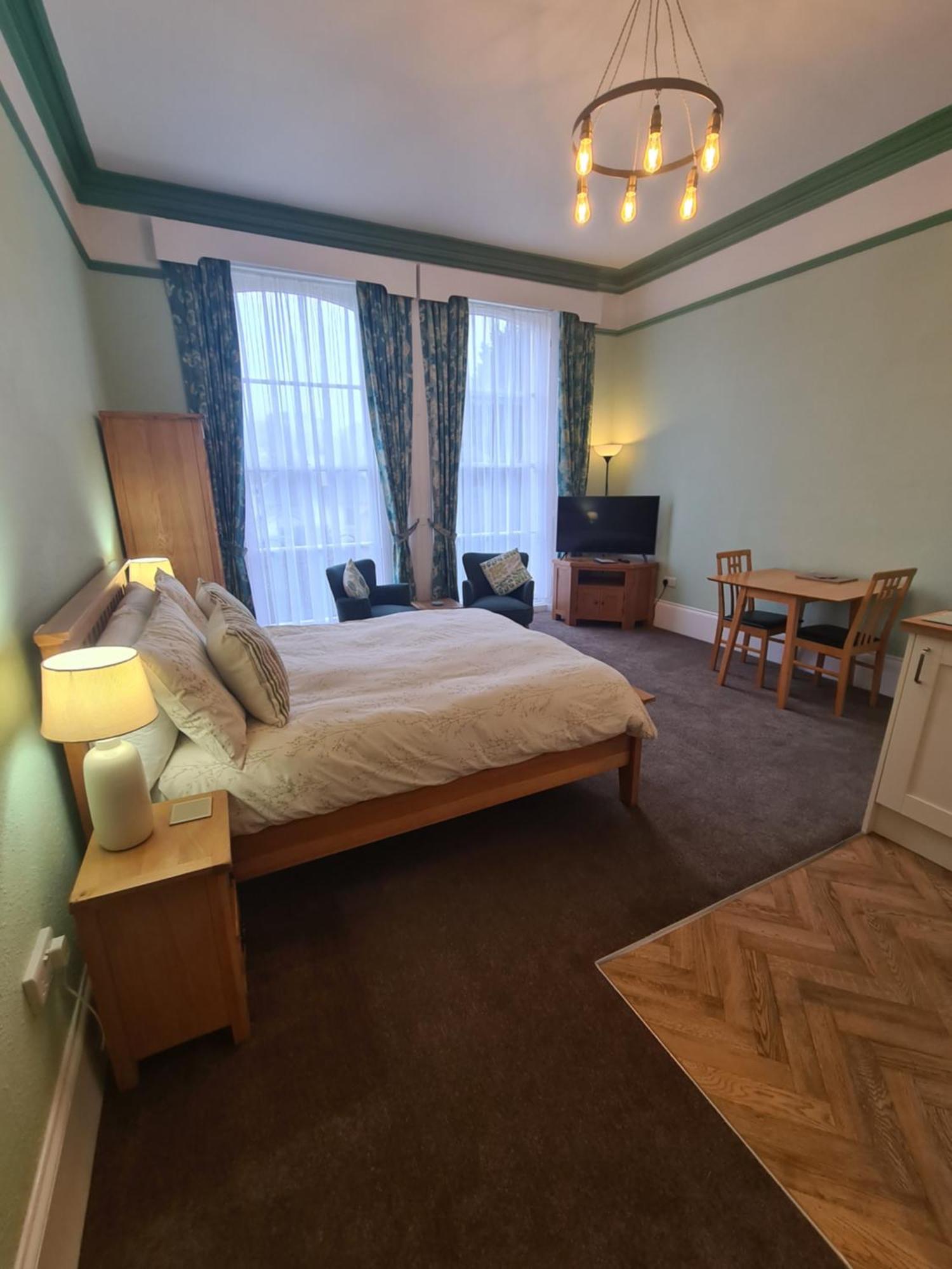 Meadowside Apartment *